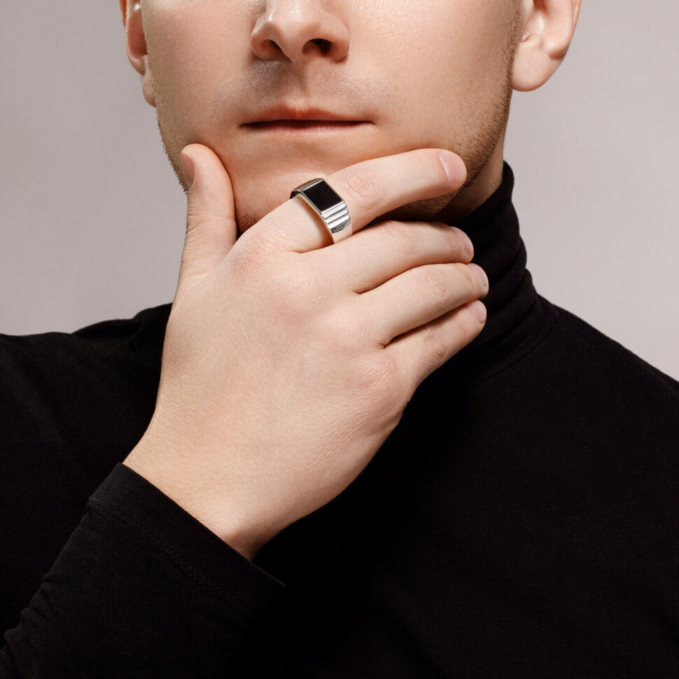 Серебряное мужское кольцо с эмалью