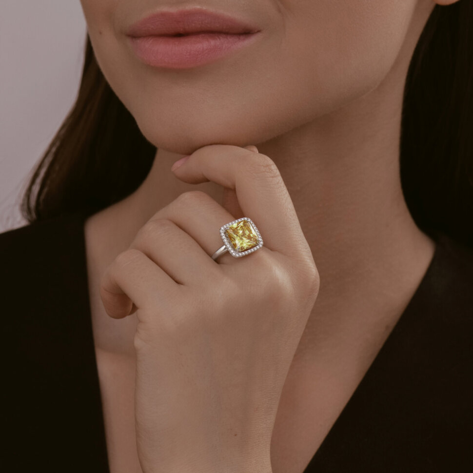 Серебряное кольцо с фианитами